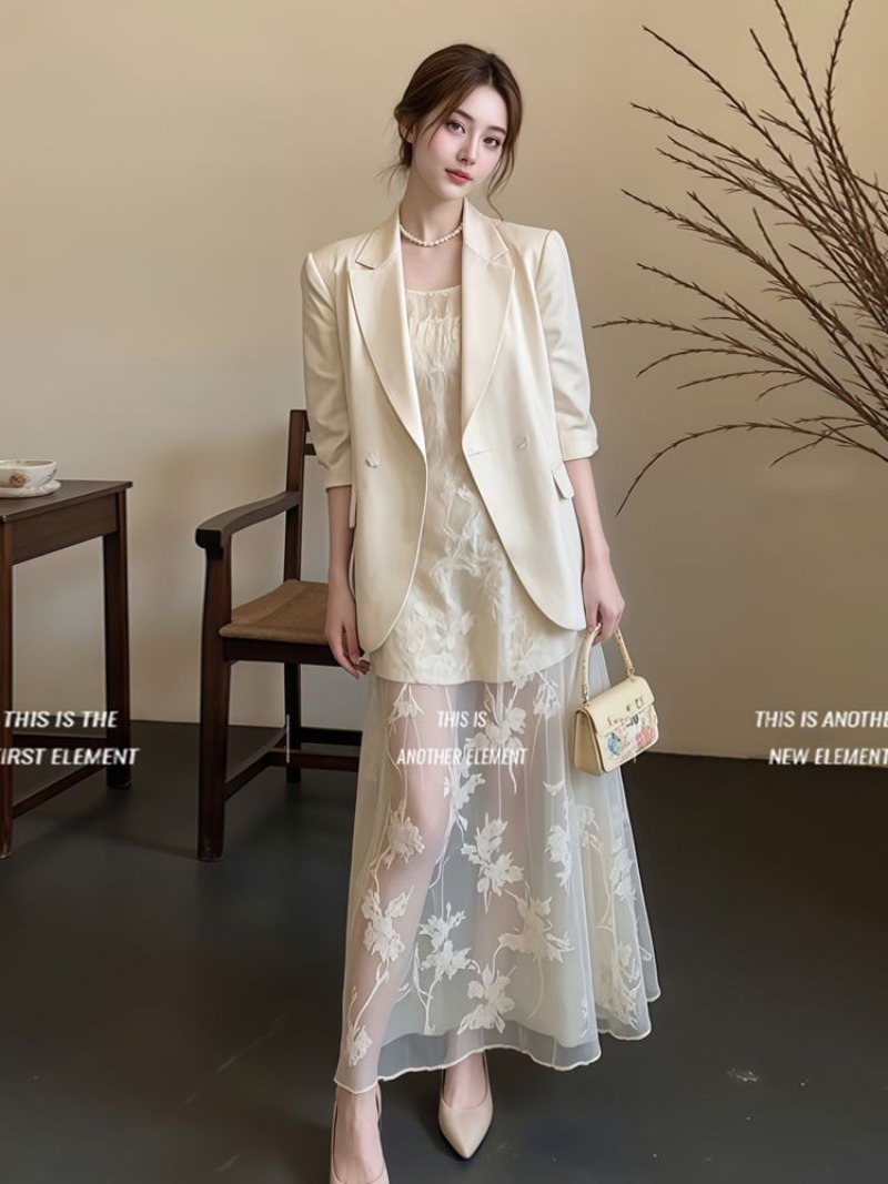 Cami Top Lace - طقم بدلة نسائية أنيقة مع تنورة