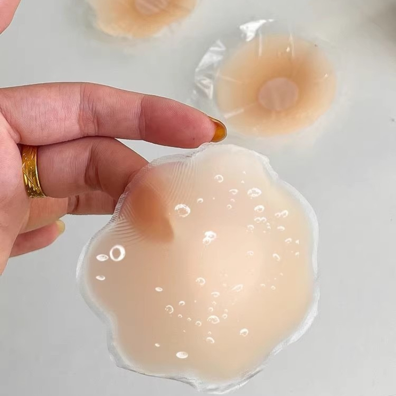 أغطية حلمات الثدي السيليكونية  - مراجعة Silicone Bra Adhesive وسعره