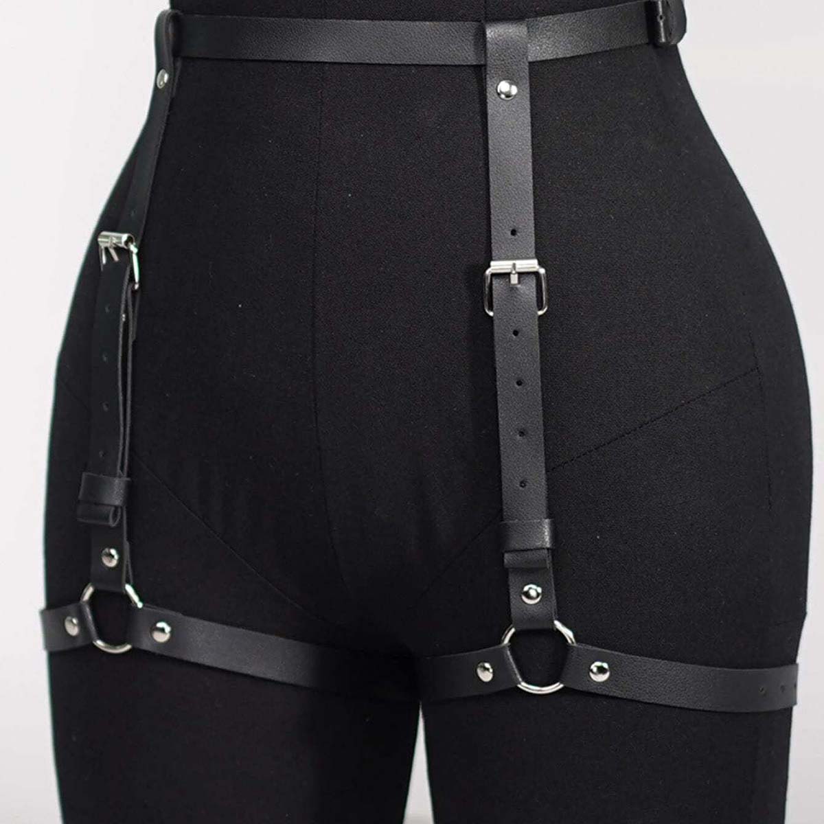 حزام خصر وفخذ كامل من الجلد ال - مراجعة Garter Belt Set وسعره