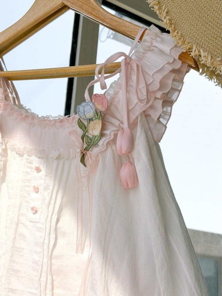 طقم نسائي من قطعتين بتصميم كاو - مراجعة Cami Top Lace وسعره